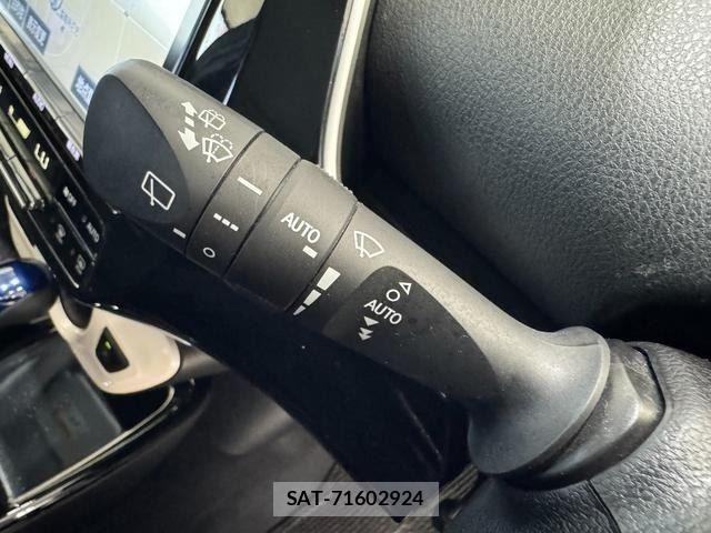 Toyota PRIUS 2018-03 8355376-16