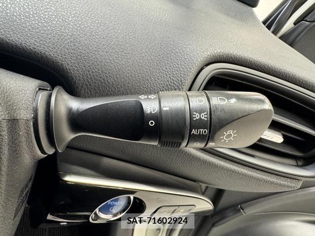 Toyota PRIUS 2018-03 8355376-17