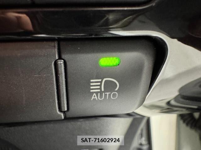 Toyota PRIUS 2018-03 8355376-25