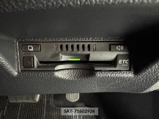 Toyota PRIUS 2018-03 8355376-26