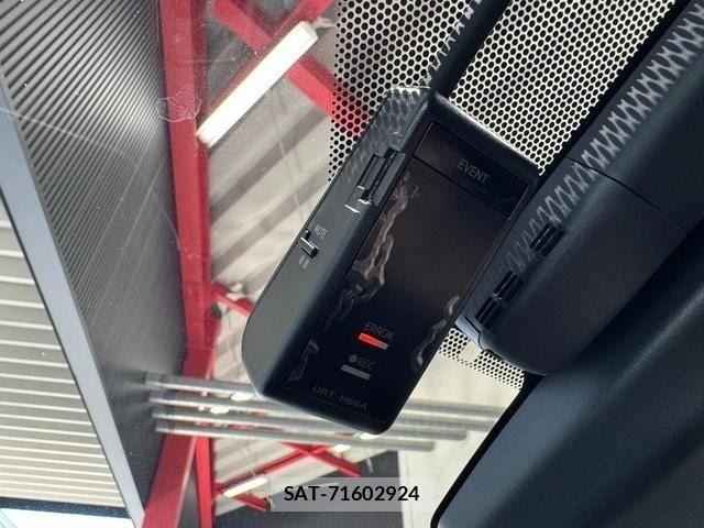 Toyota PRIUS 2018-03 8355376-28