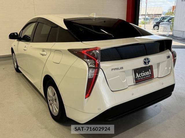 Toyota PRIUS 2018-03 8355376-3