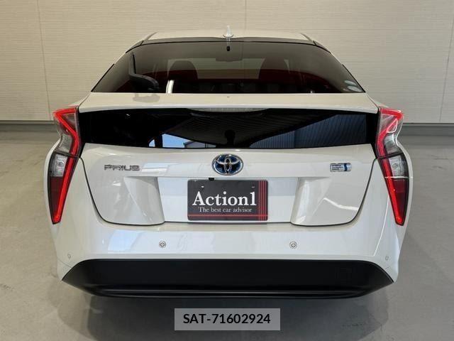 Toyota PRIUS 2018-03 8355376-4