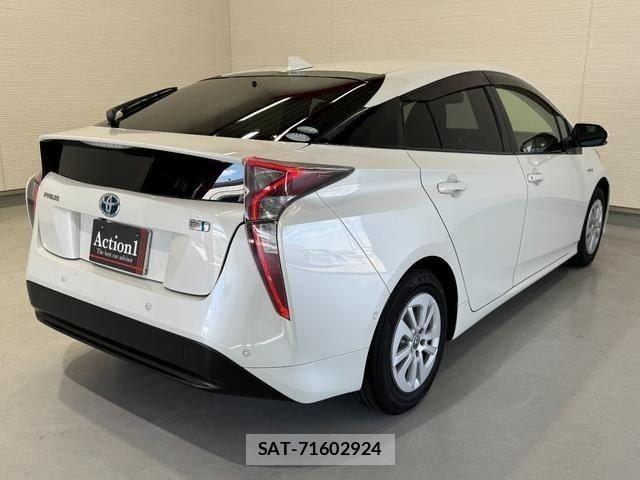 Toyota PRIUS 2018-03 8355376-5