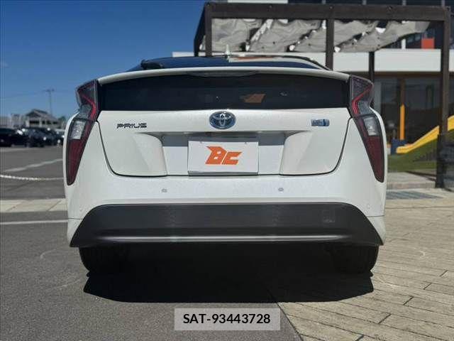 Toyota PRIUS 2017-09 8355385-13