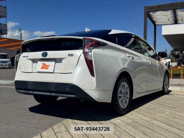 Toyota PRIUS 2017-09 8355385-14