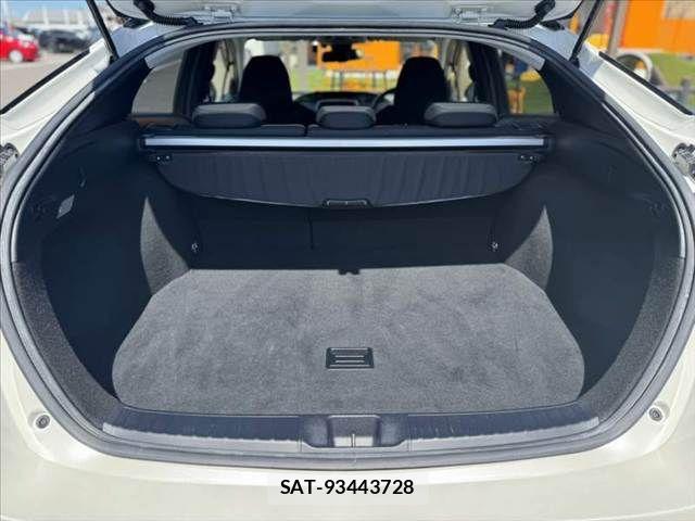 Toyota PRIUS 2017-09 8355385-19
