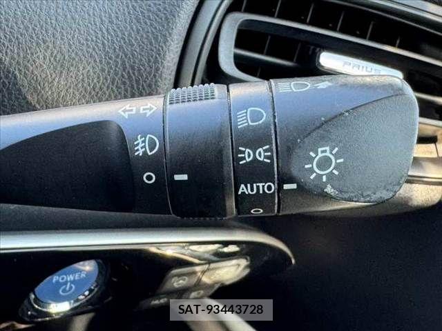 Toyota PRIUS 2017-09 8355385-24