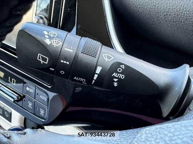 Toyota PRIUS 2017-09 8355385-25