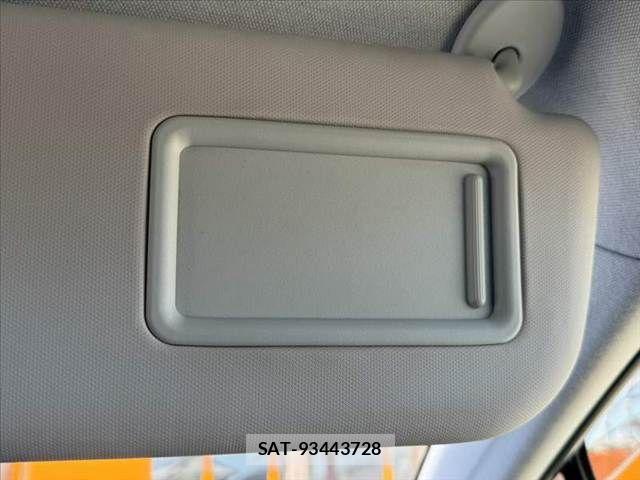 Toyota PRIUS 2017-09 8355385-29