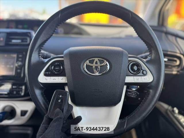 Toyota PRIUS 2017-09 8355385-3