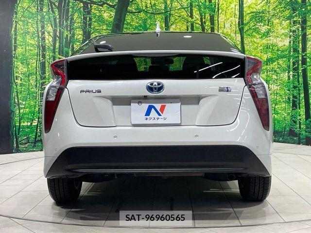 Toyota PRIUS 2016-07 8355373-14