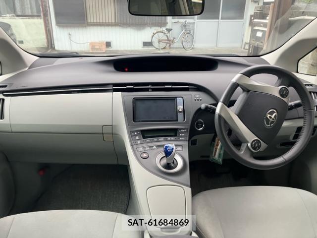 Toyota PRIUS 2011-08 8355398-10