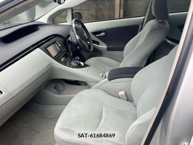 Toyota PRIUS 2011-08 8355398-11