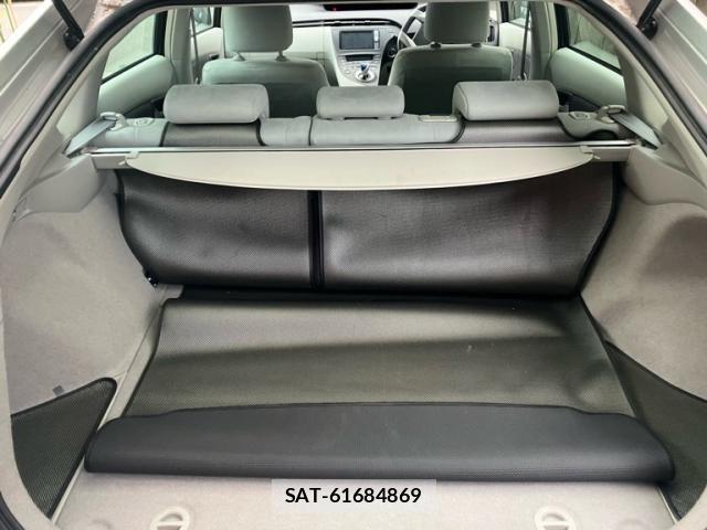 Toyota PRIUS 2011-08 8355398-14