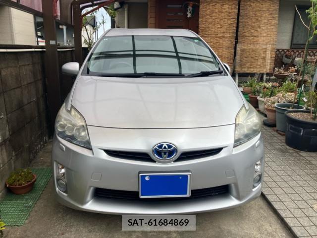 Toyota PRIUS 2011-08 8355398-1