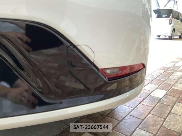 Toyota PRIUS 2023-07 8368129-17