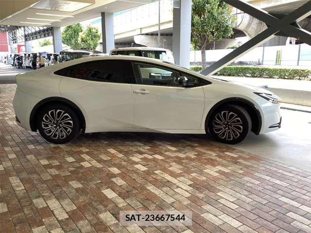 Toyota PRIUS 2023-07 8368129-6