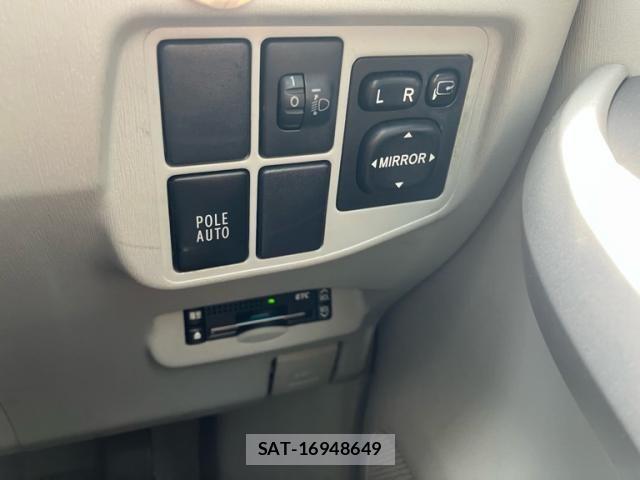 Toyota PRIUS 2011-08 8368207-16
