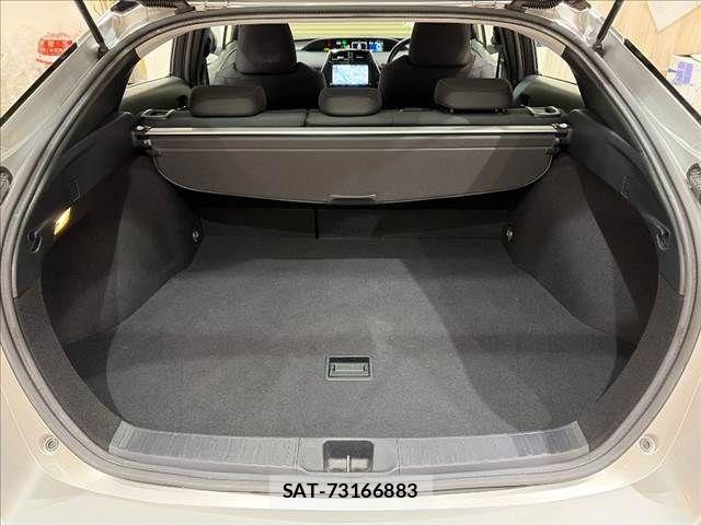 Toyota PRIUS 2016-06 8368168-10
