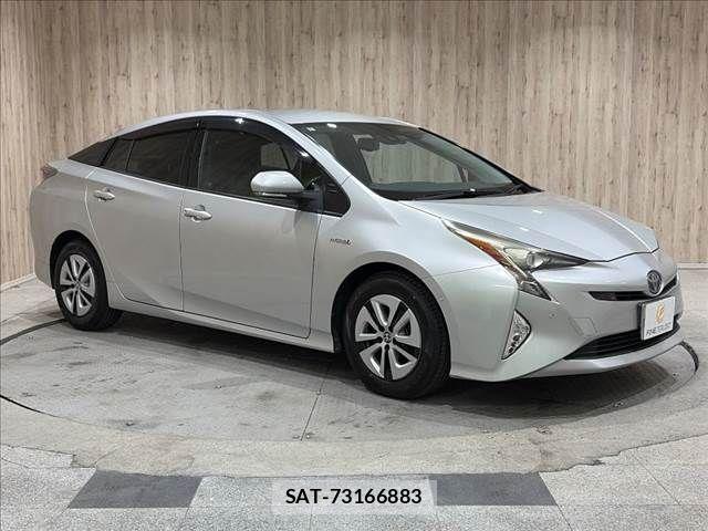 Toyota PRIUS 2016-06 8368168-16
