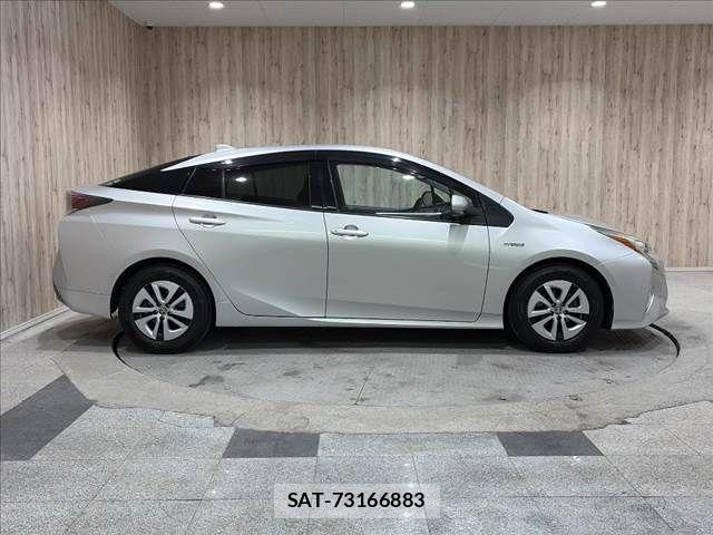 Toyota PRIUS 2016-06 8368168-17