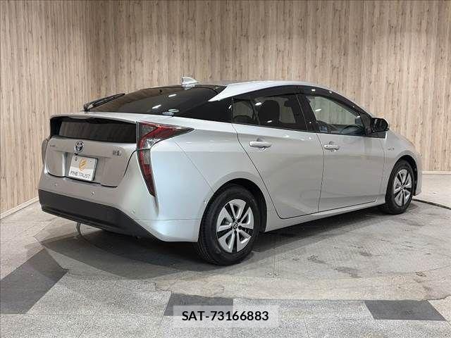 Toyota PRIUS 2016-06 8368168-18