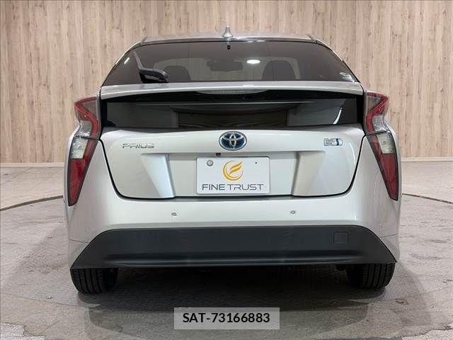 Toyota PRIUS 2016-06 8368168-19