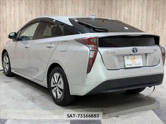 Toyota PRIUS 2016-06 8368168-20