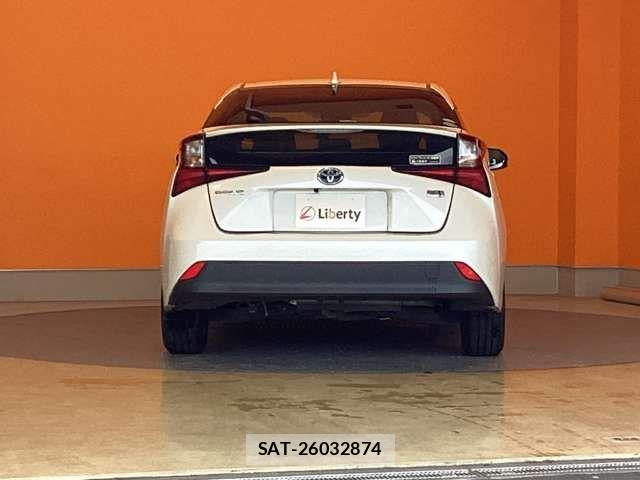 Toyota PRIUS 2019-03 8368150-10