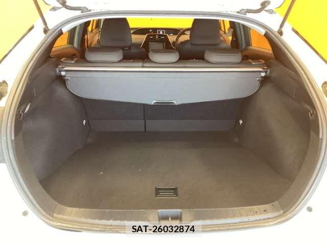 Toyota PRIUS 2019-03 8368150-15