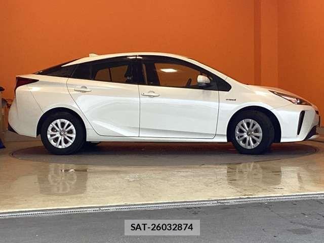 Toyota PRIUS 2019-03 8368150-8