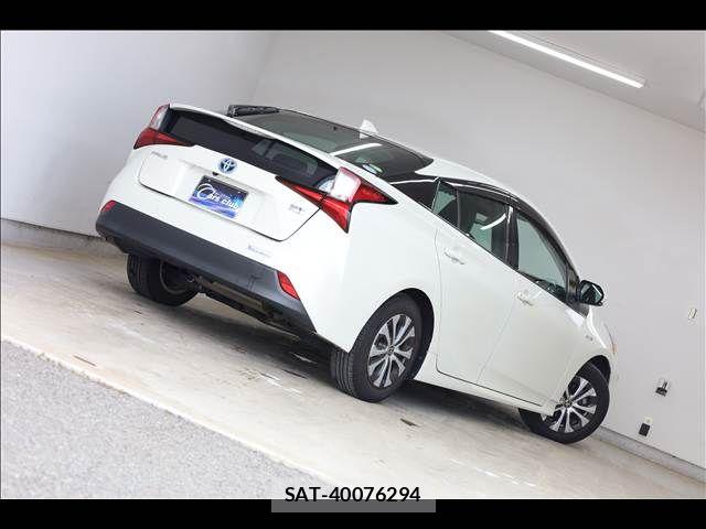 Toyota PRIUS 2019-08 8368158-11