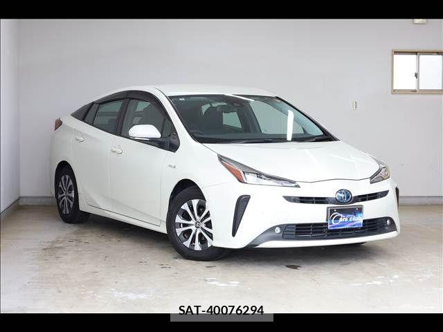 Toyota PRIUS 2019-08 8368158-1