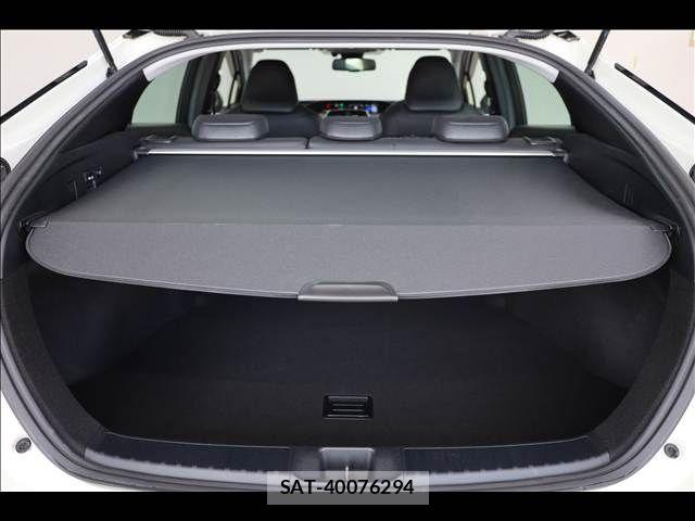 Toyota PRIUS 2019-08 8368158-19