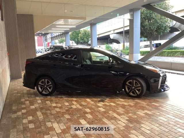 Toyota PRIUS 2021-07 8368138-16