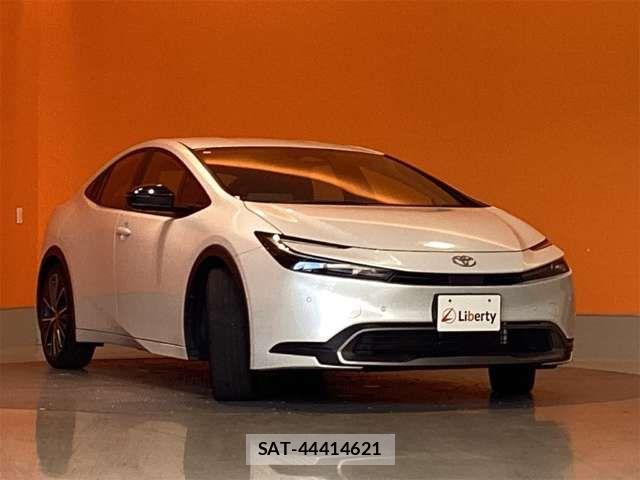 Toyota PRIUS 2023-07 8368133-17