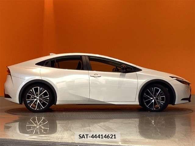 Toyota PRIUS 2023-07 8368133-18