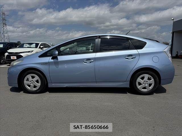 Toyota PRIUS 2011-09 8368195-10