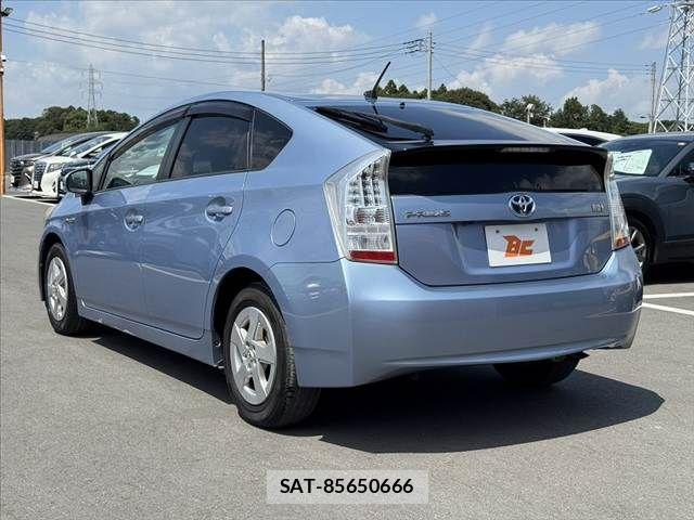 Toyota PRIUS 2011-09 8368195-12