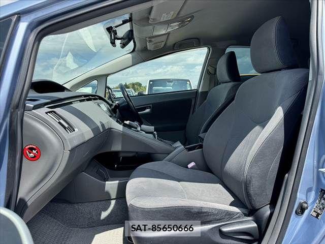 Toyota PRIUS 2011-09 8368195-16