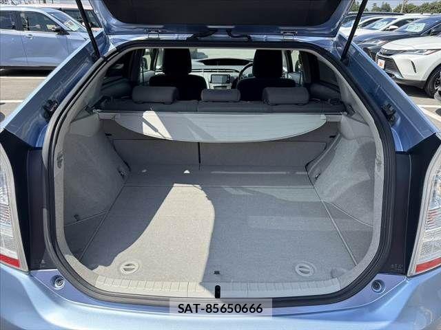 Toyota PRIUS 2011-09 8368195-18