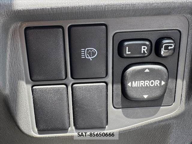 Toyota PRIUS 2011-09 8368195-25