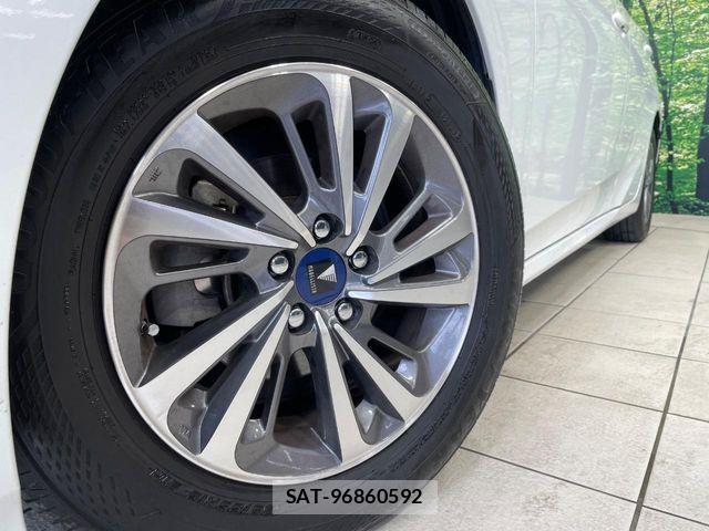 Toyota PRIUS 2017-05 8368156-12