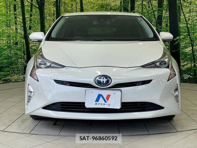 Toyota PRIUS 2017-05 8368156-13