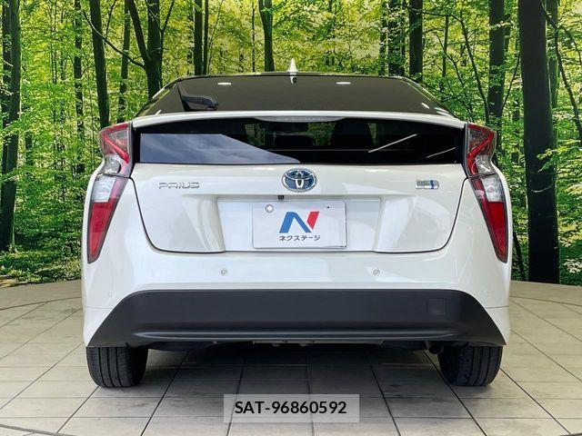 Toyota PRIUS 2017-05 8368156-14