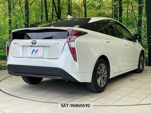 Toyota PRIUS 2017-05 8368156-16