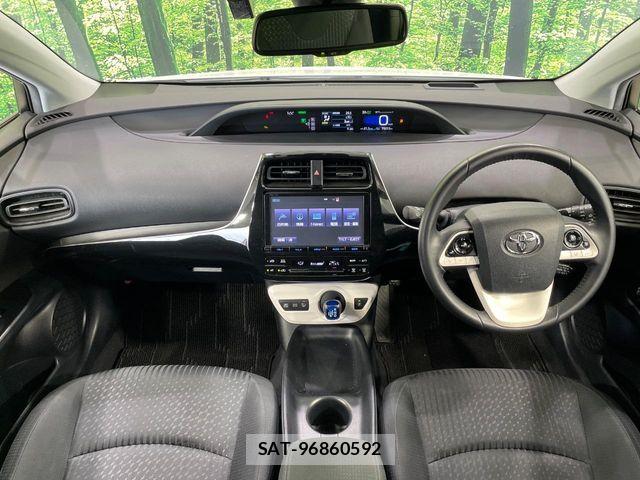Toyota PRIUS 2017-05 8368156-1