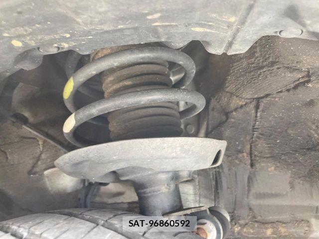 Toyota PRIUS 2017-05 8368156-19