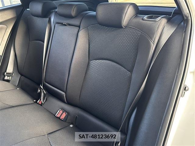 Toyota PRIUS 2019-10 8368147-13